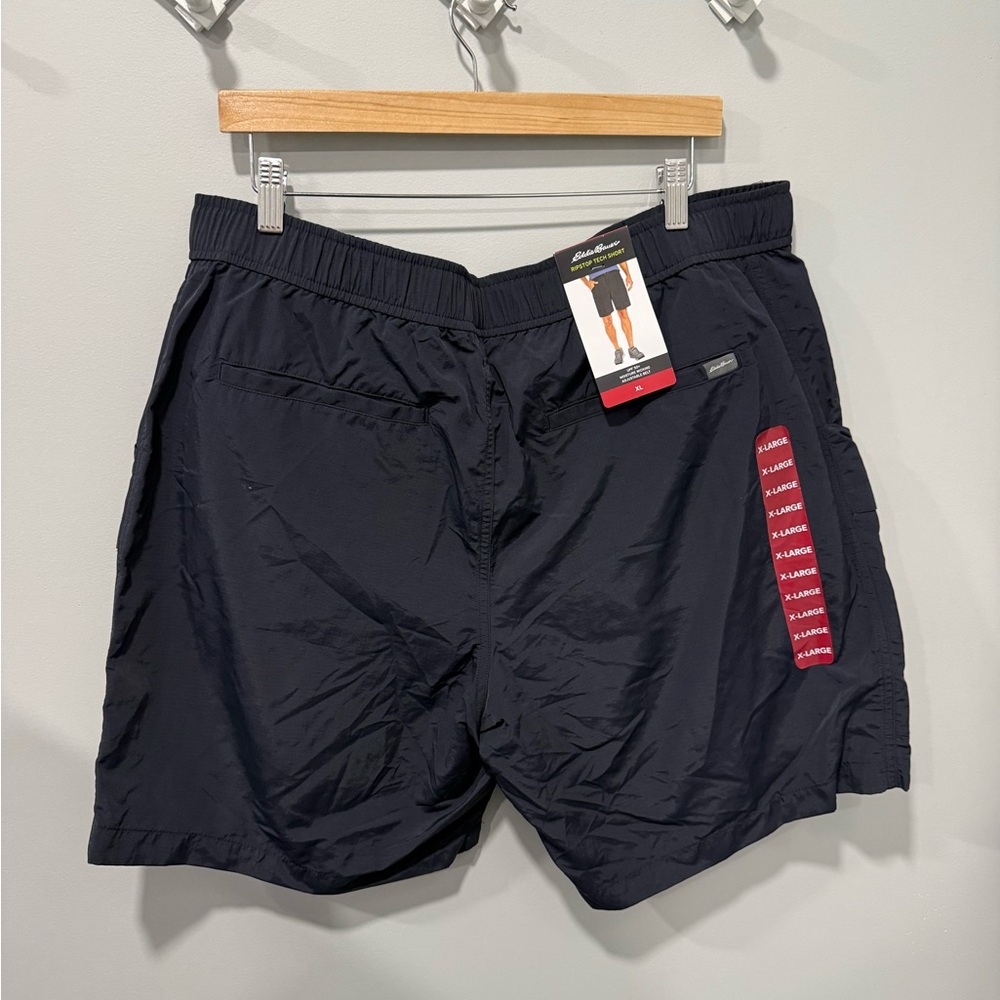 NWT men’s Eddie Bauer shorts size XL